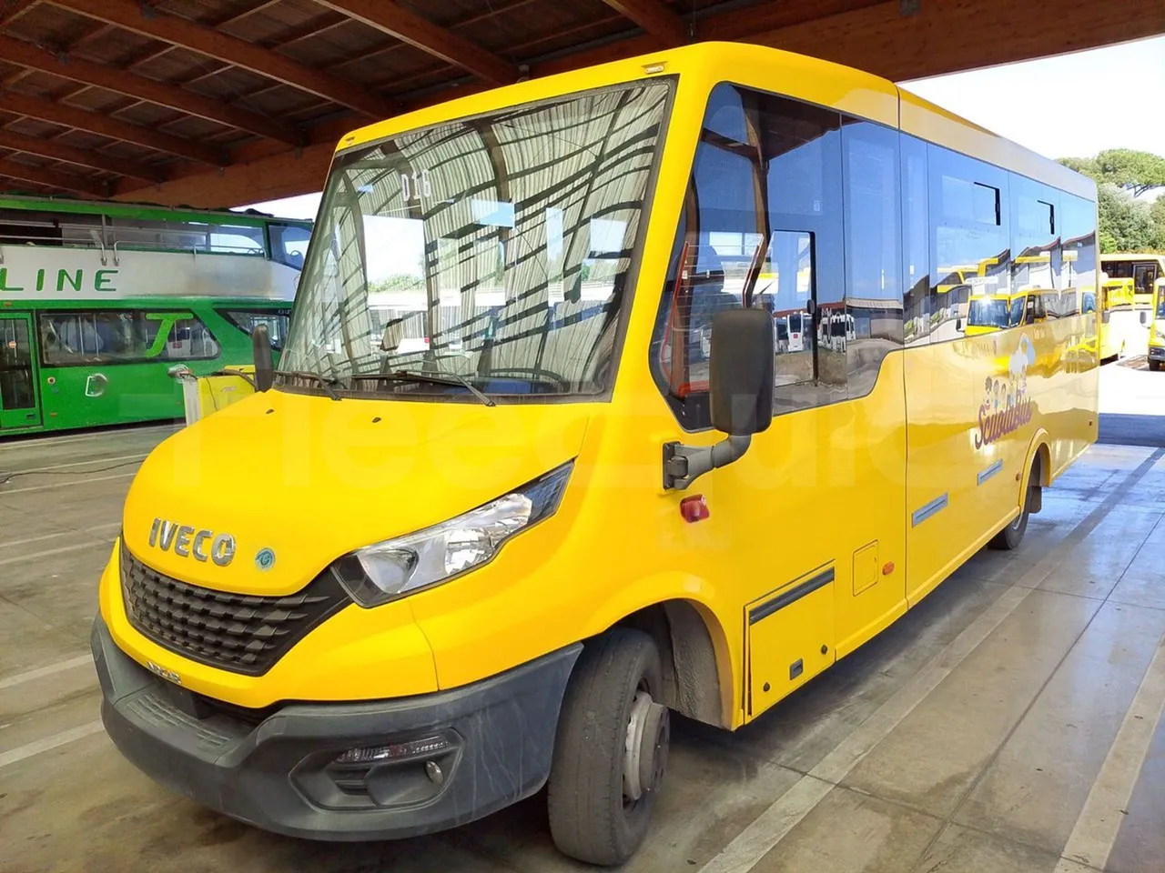 Iveco Indcar WGIVMY11 MOBI SCUOLABUS - EUR6 - 100Kw - 8,592m - 3/4 front left (mandatory for bus to scrap)