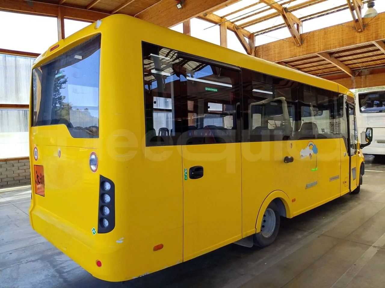 Iveco Indcar WGIVMY11 MOBI SCUOLABUS - EUR6 - 100Kw - 8,592m - 3/4 right rear doors closed