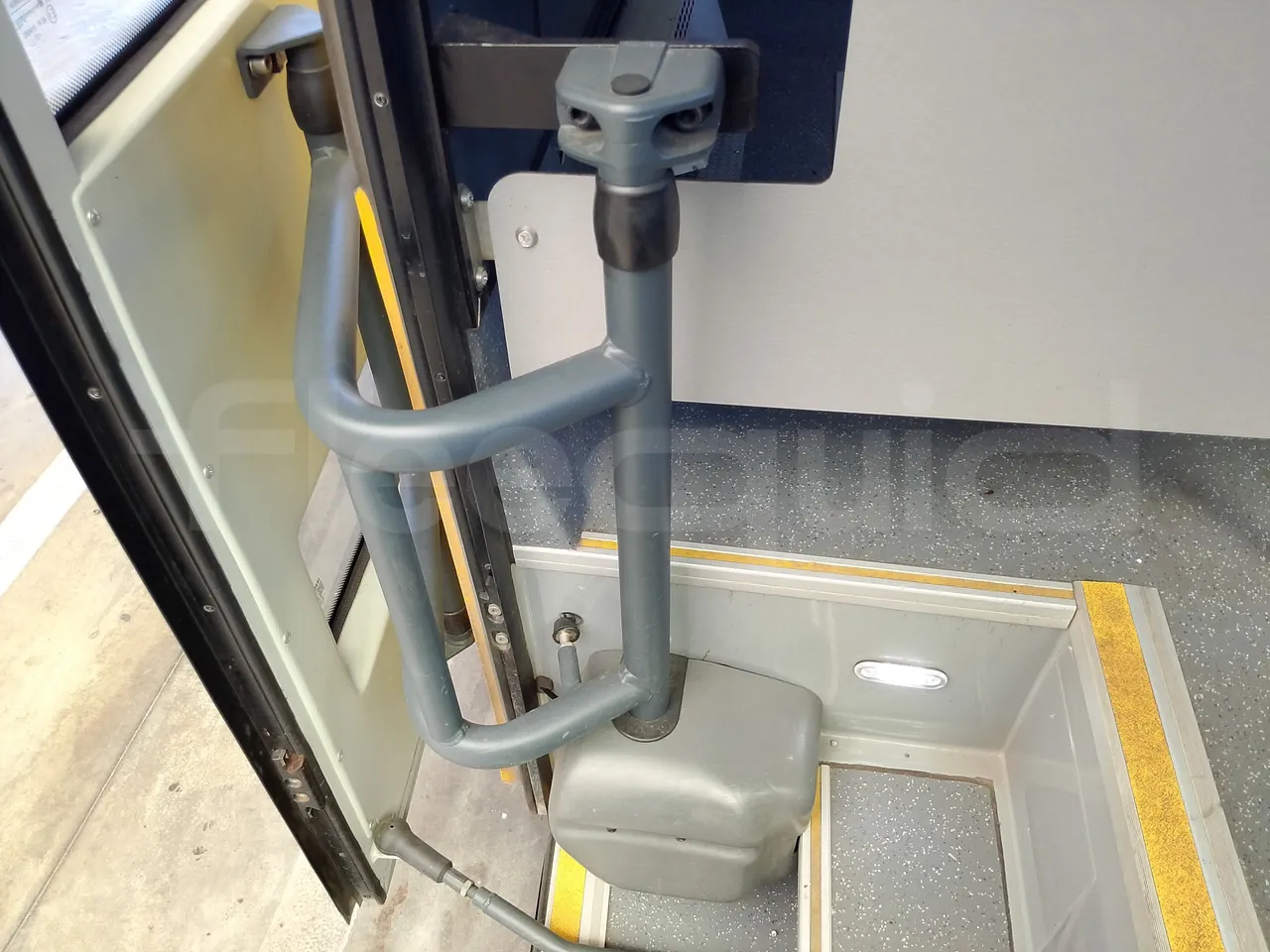 Iveco Indcar WGIVMY11 MOBI SCUOLABUS - EUR6 - 100Kw - 8,592m - door mechanism photo