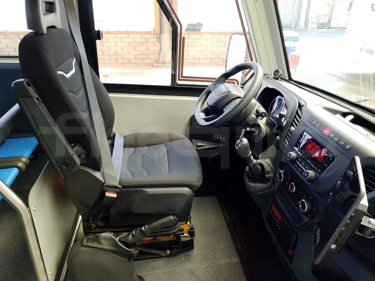 Iveco Indcar WGIVMY11 MOBI SCUOLABUS - EUR6 - 100Kw - 8,592m - driver's seat photo (mandatory for bus to scrap)