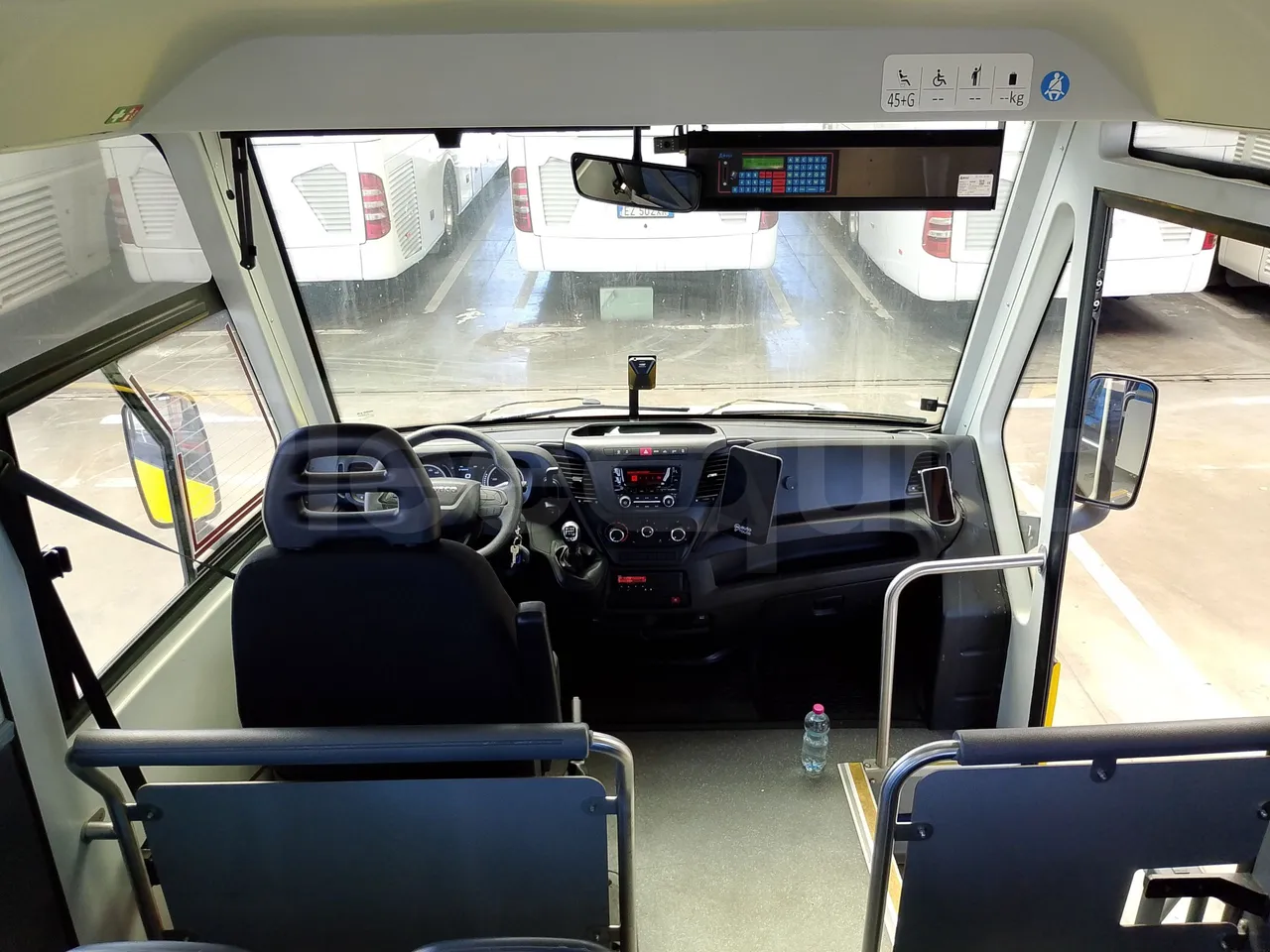 Iveco Indcar WGIVMY11 MOBI SCUOLABUS - EUR6 - 100Kw - 8,592m - folding seat photo