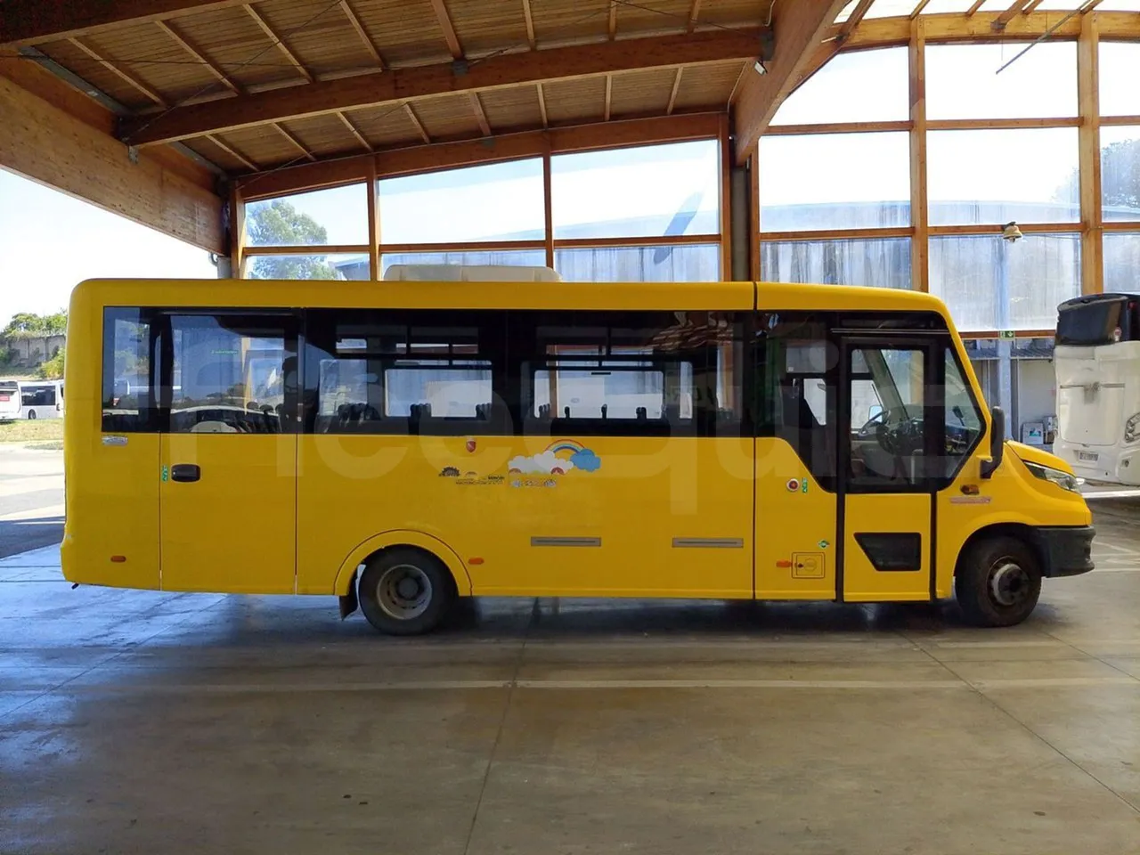 Iveco Indcar WGIVMY11 MOBI SCUOLABUS - EUR6 - 100Kw - 8,592m - right side doors closed