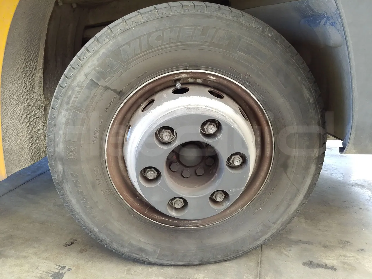Iveco Indcar WGIVMY11 MOBI SCUOLABUS - EUR6 - 100Kw - 8,592m - front left tire measurements