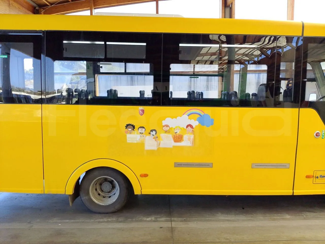 Iveco Indcar WGIVMY11 MOBI SCUOLABUS - EUR6 - 100Kw - 8,592m - turntable external (18m)