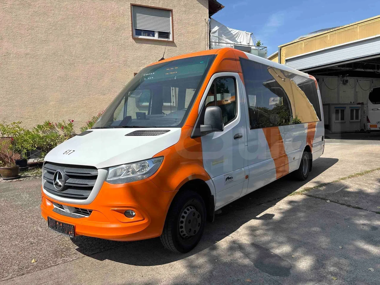 Mercedes-Benz Sprinter - 3/4 front left