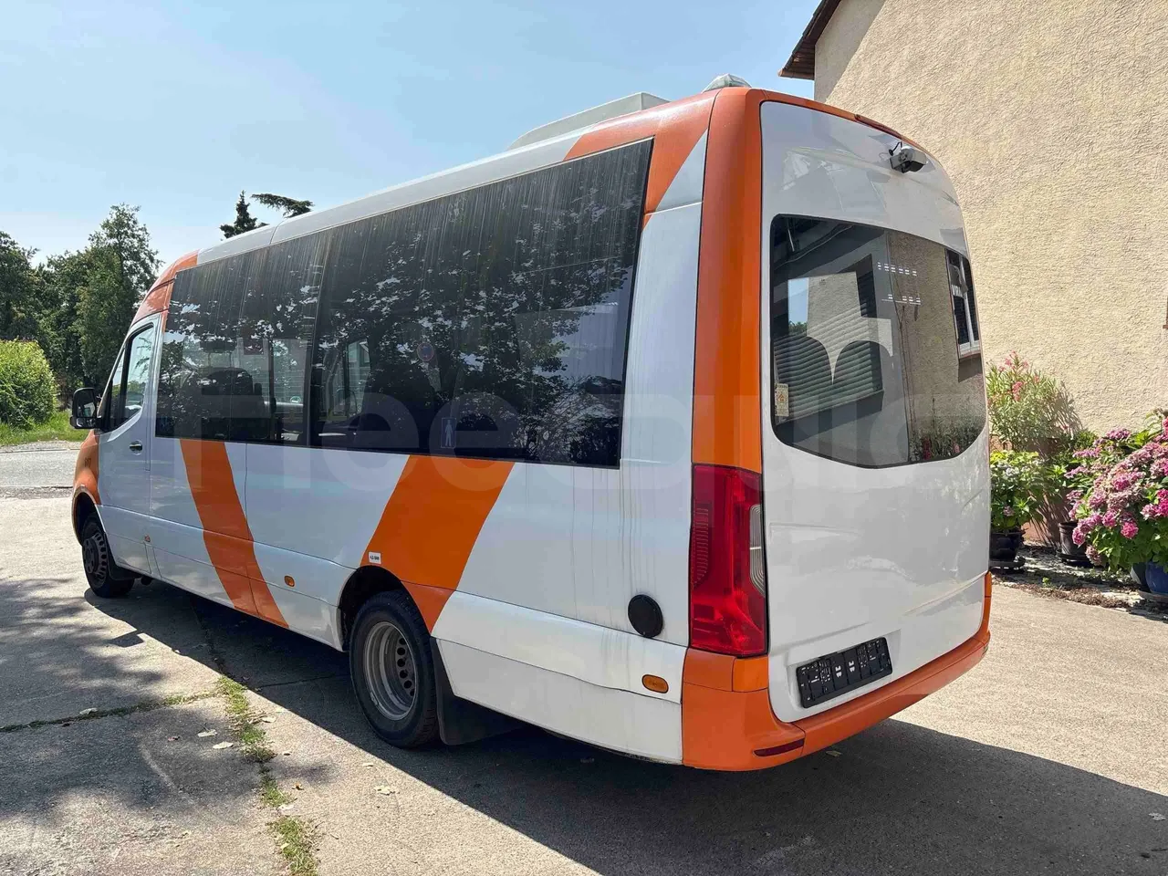 Mercedes-Benz Sprinter - 3/4 left rear side