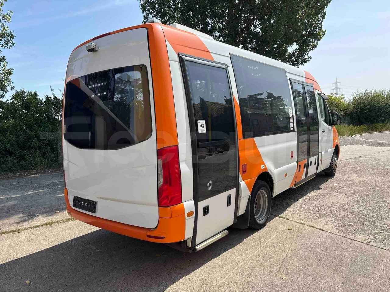 Mercedes-Benz Sprinter - 3/4 right rear doors closed