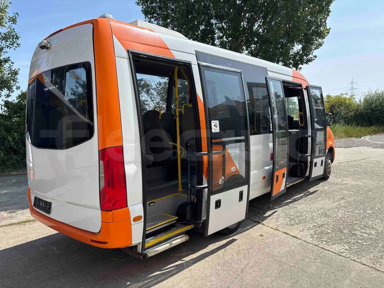 Mercedes-Benz Sprinter - 3/4 right rear doors open
