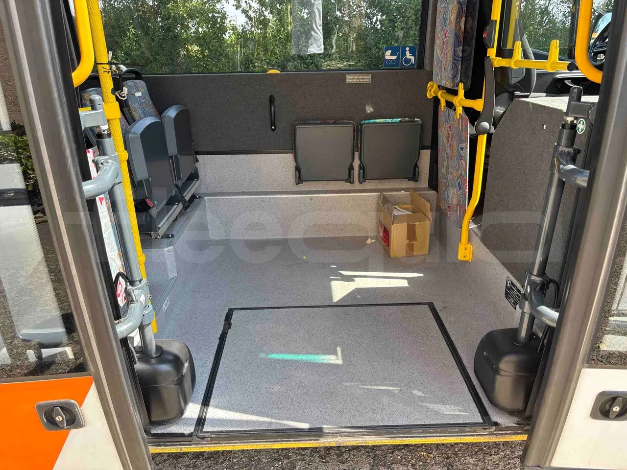 Mercedes-Benz Sprinter - disabled area photo