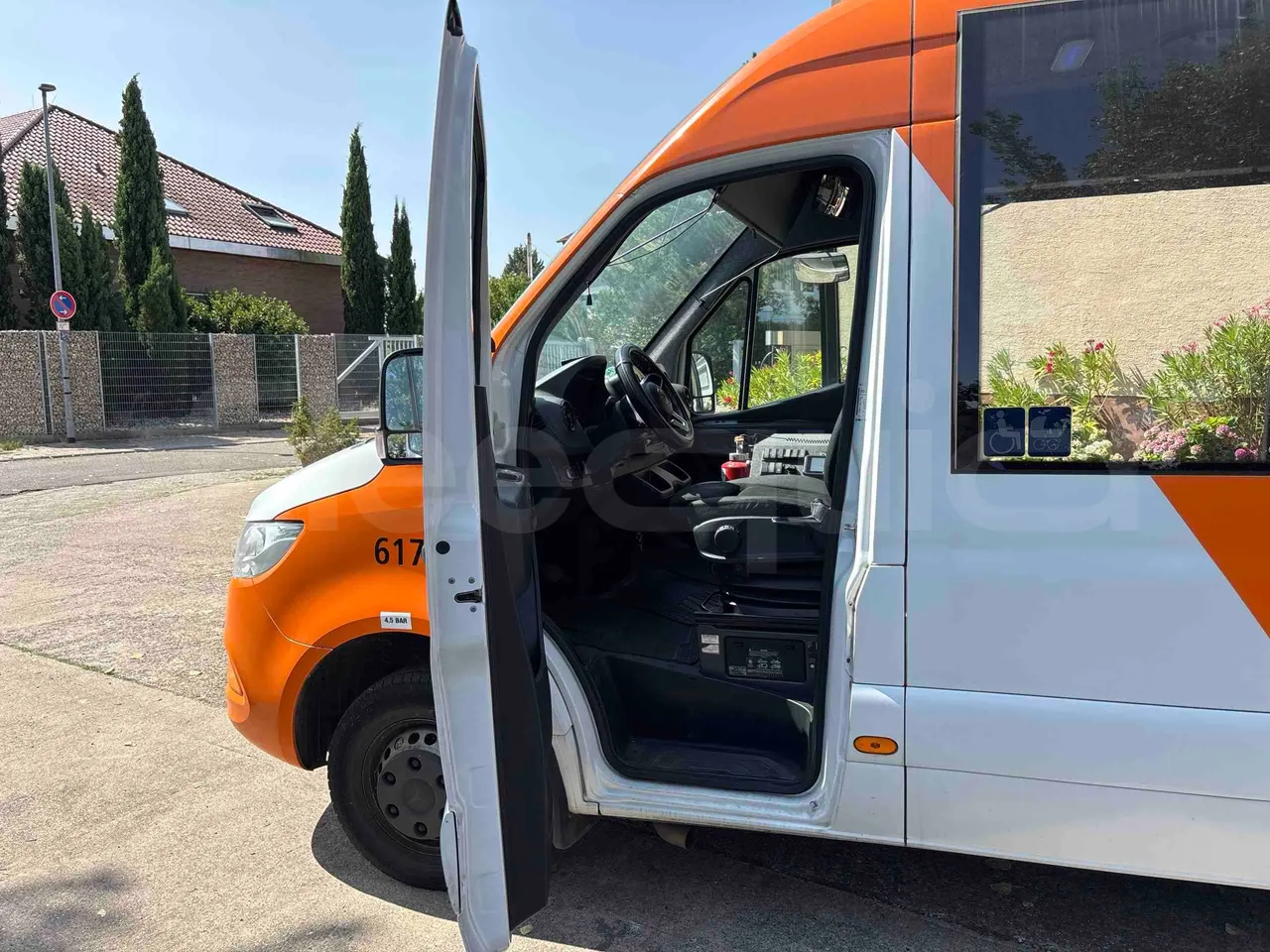 Mercedes-Benz Sprinter - Driver Door Open