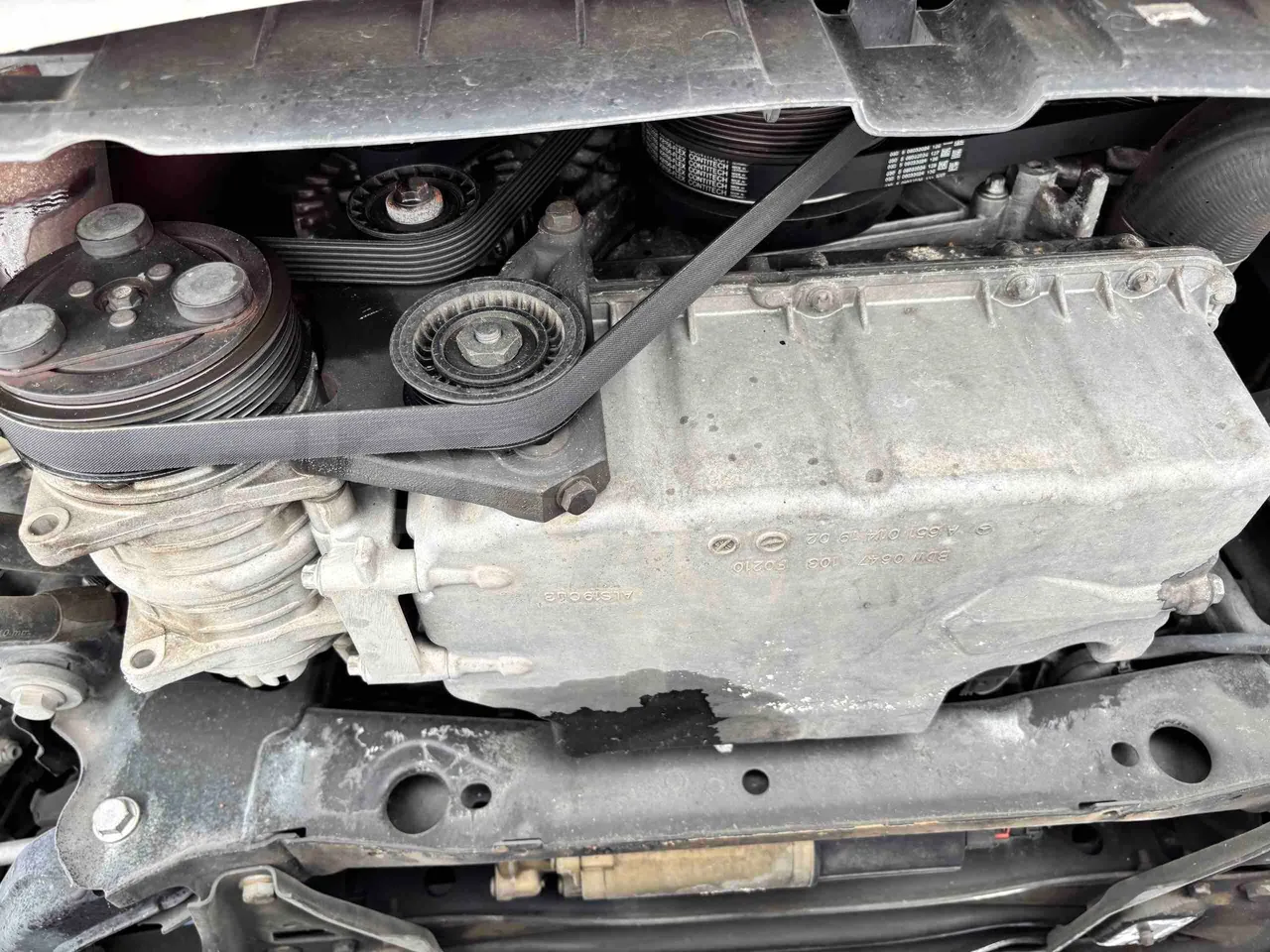 Mercedes-Benz Sprinter - engine without protection