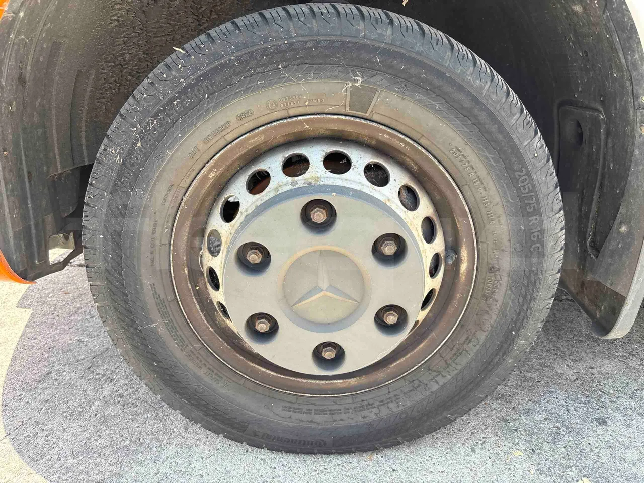 Mercedes-Benz Sprinter - First Axle Left Side: Complete Tyre