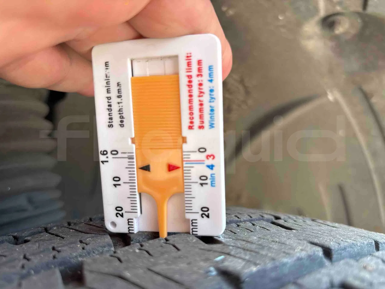 Mercedes-Benz Sprinter - First Axle Left Side: Tyre Thickness