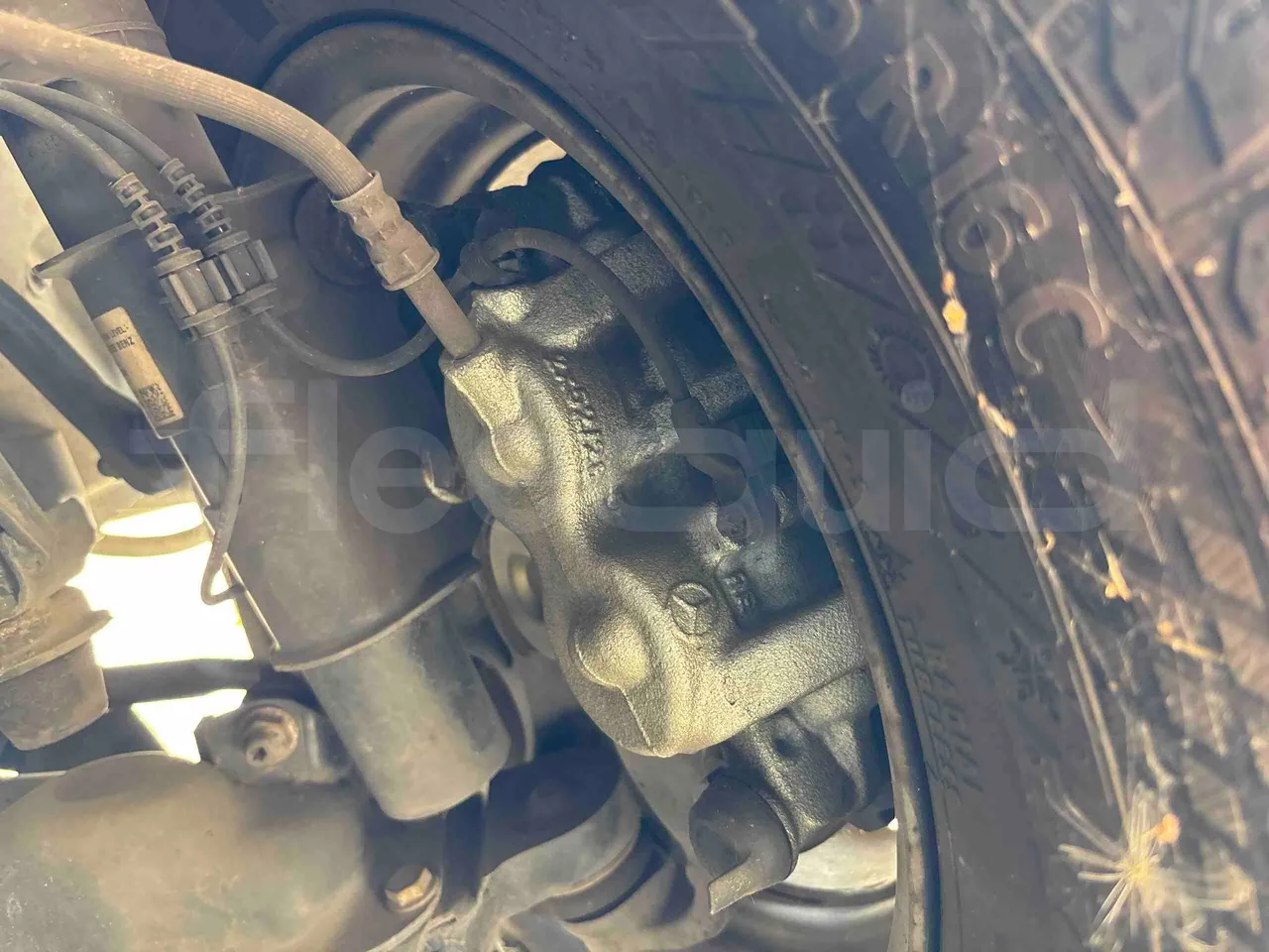 Mercedes-Benz Sprinter - front brake calipers right
