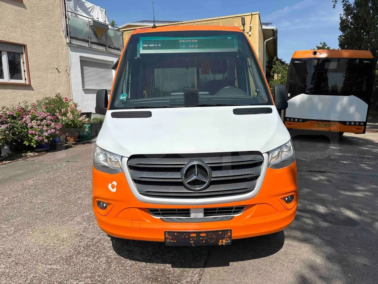 Mercedes-Benz Sprinter - front photo