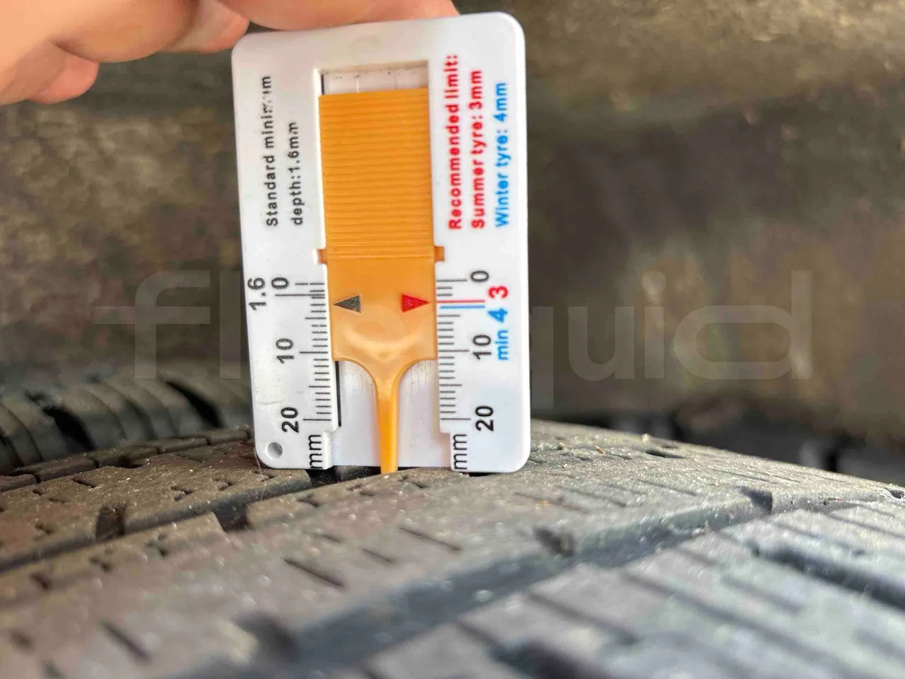 Mercedes-Benz Sprinter - tread condition front tires right