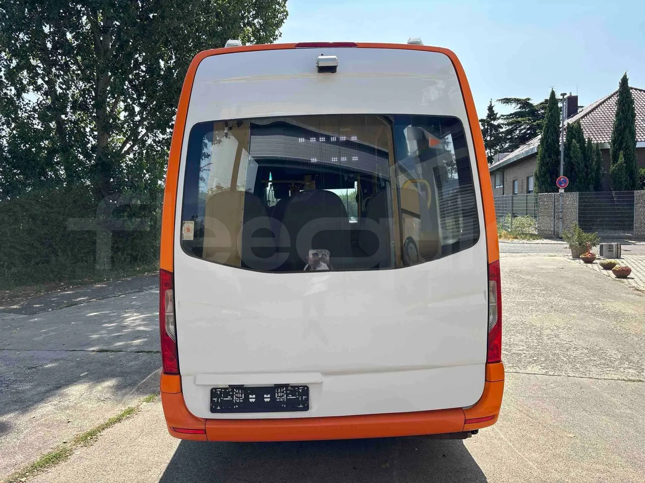 Mercedes-Benz Sprinter - rear hatch closed