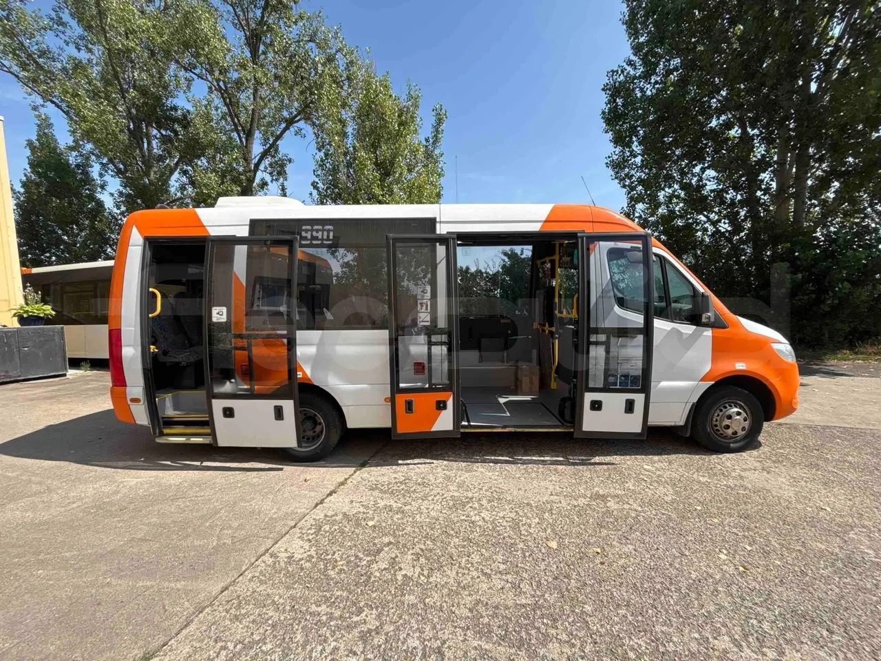 Mercedes-Benz Sprinter - right side doors open
