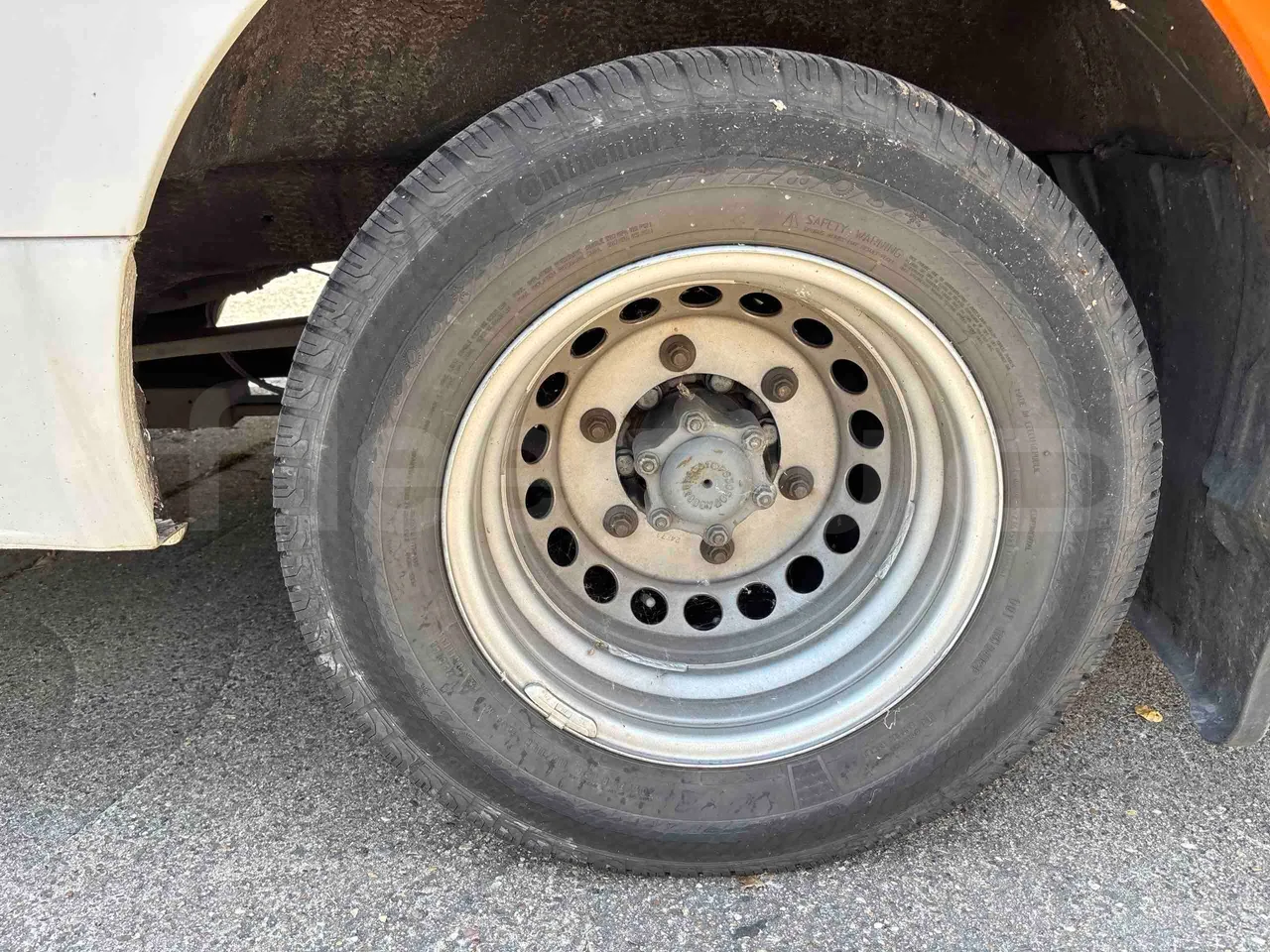 Mercedes-Benz Sprinter - front left tire measurements