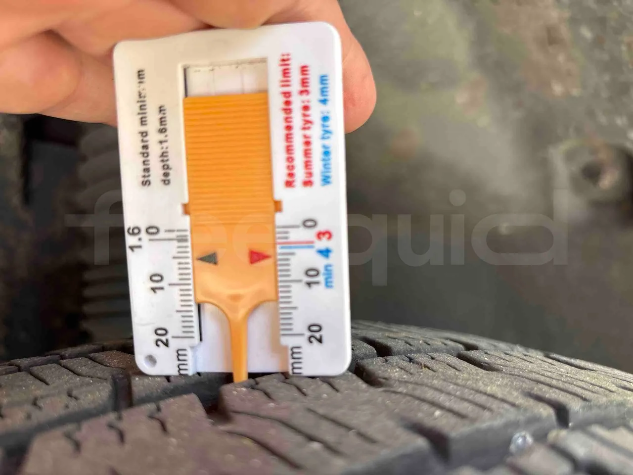 Mercedes-Benz Sprinter - rear left tire photo