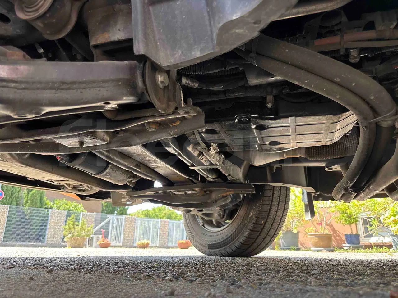 Mercedes-Benz Sprinter - front axle left side