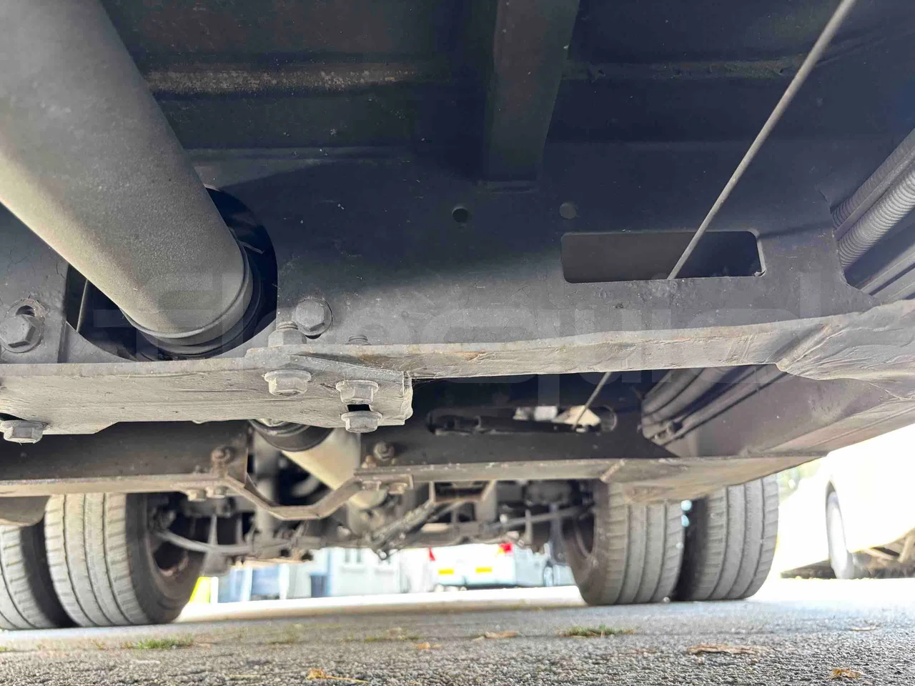 Mercedes-Benz Sprinter - central undercarriage photo