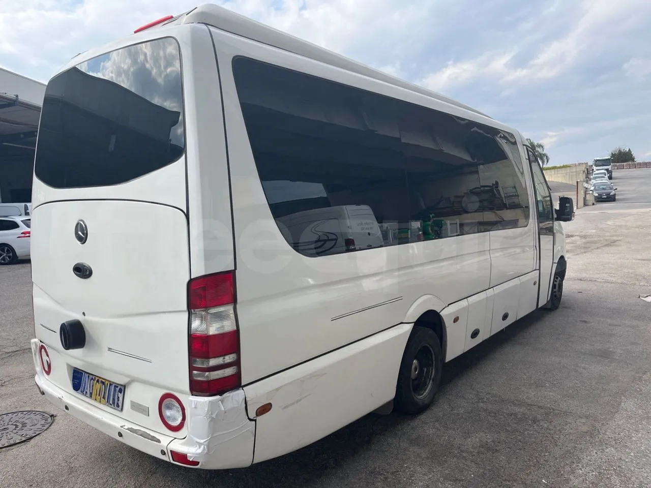 Mercedes-Benz Sprinter 518CDI - EUR4 - 135kW - 7.543m - 3/4 right rear doors closed