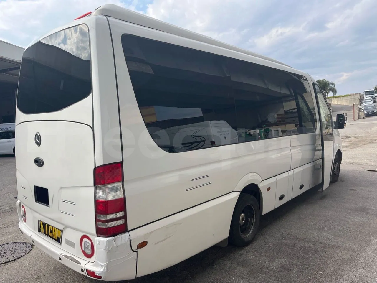 Mercedes-Benz Sprinter 518CDI - EUR4 - 135kW - 7.543m - 3/4 right rear doors open