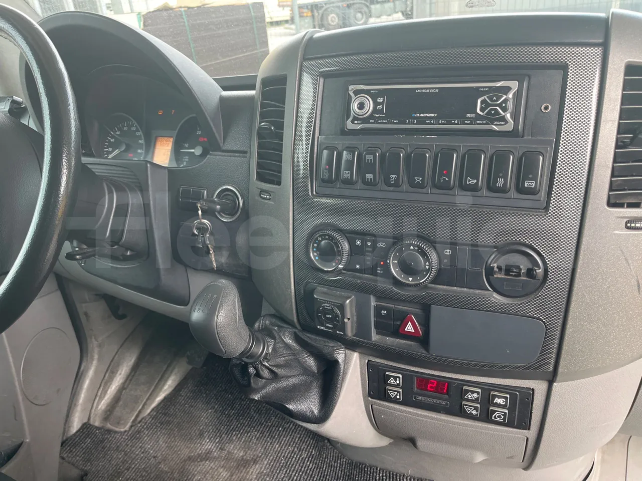 Mercedes-Benz Sprinter 518CDI - EUR4 - 135kW - 7.543m - radio accessories photo