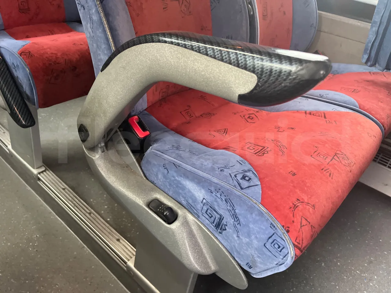 Mercedes-Benz Sprinter 518CDI - EUR4 - 135kW - 7.543m - armrest detail photo