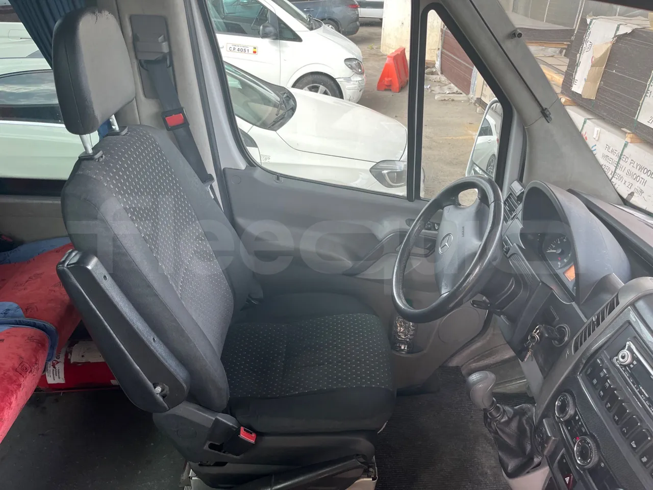 Mercedes-Benz Sprinter 518CDI - EUR4 - 135kW - 7.543m - driver's seat photo