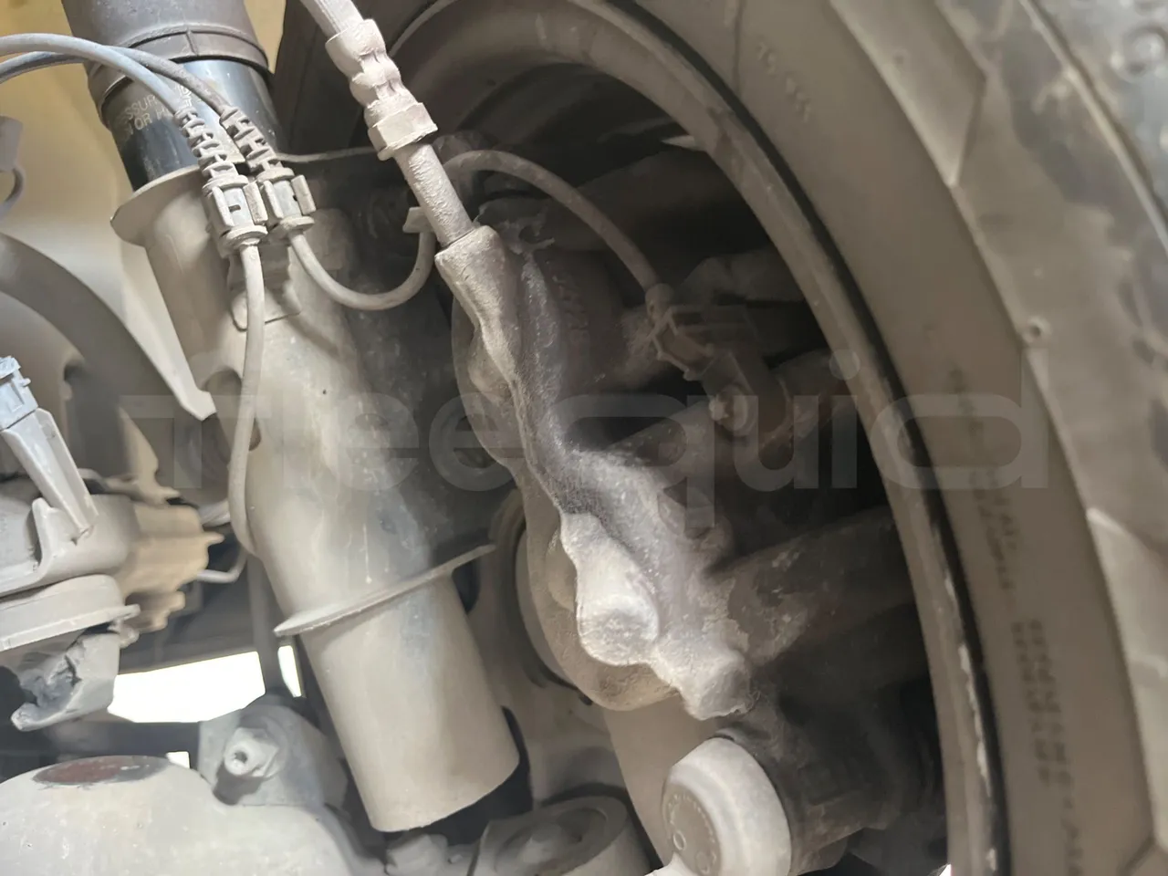 Mercedes-Benz Sprinter 518CDI - EUR4 - 135kW - 7.543m - front brake calipers left