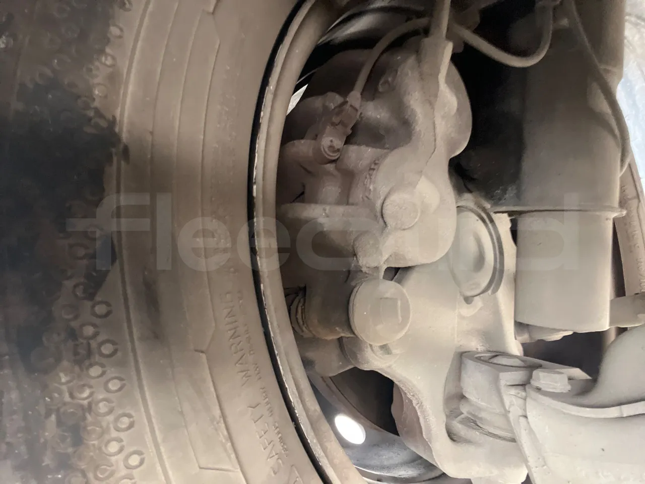 Mercedes-Benz Sprinter 518CDI - EUR4 - 135kW - 7.543m - front brake calipers right