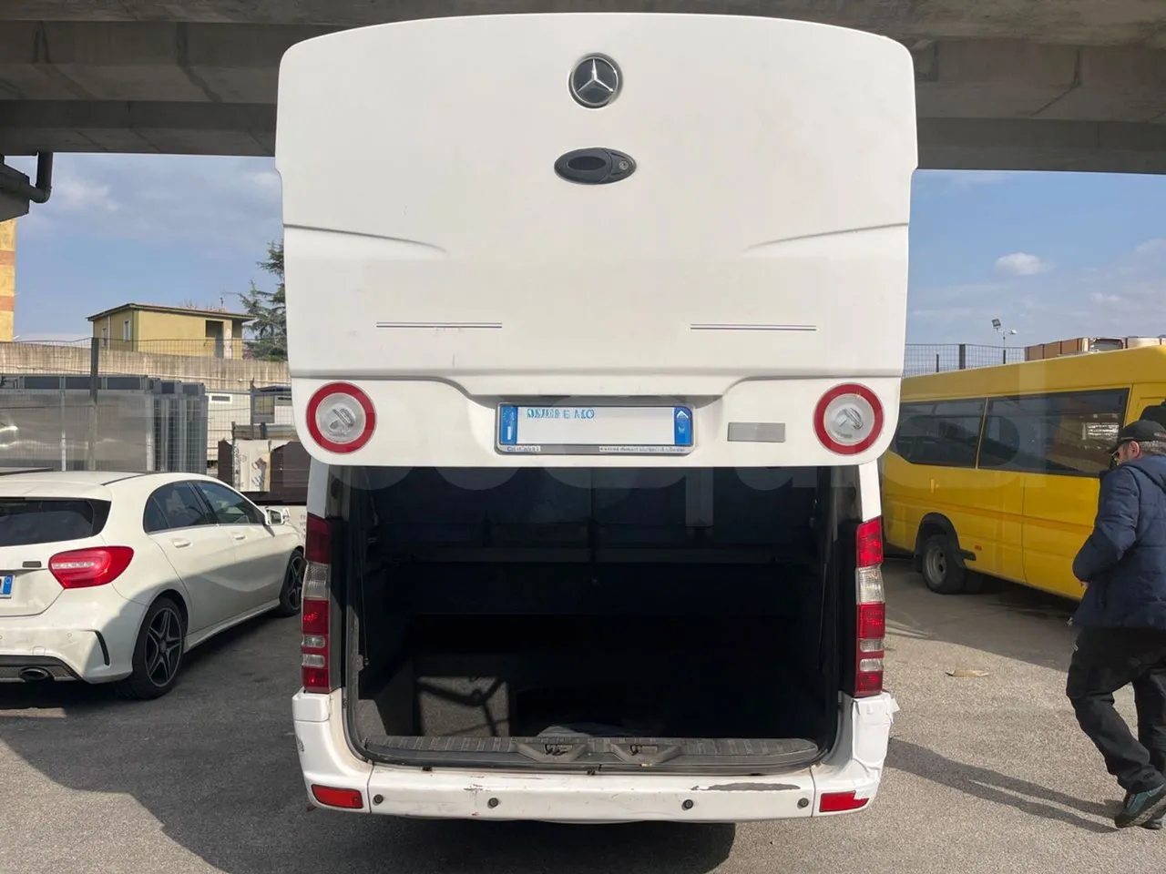 Mercedes-Benz Sprinter 518CDI - EUR4 - 135kW - 7.543m - luggage rack photo