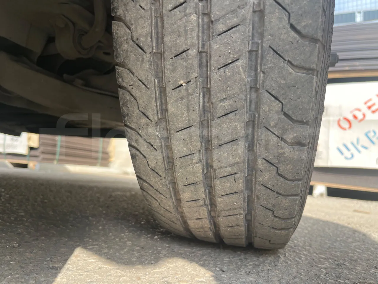 Mercedes-Benz Sprinter 518CDI - EUR4 - 135kW - 7.543m - tread condition front tires right