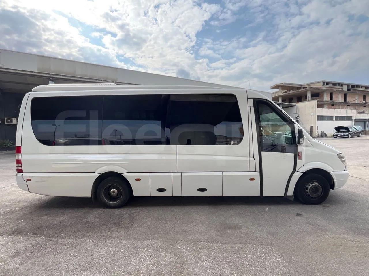 Mercedes-Benz Sprinter 518CDI - EUR4 - 135kW - 7.543m - right side doors closed