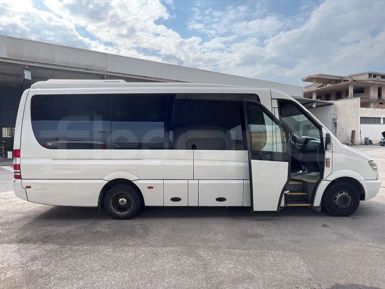 Mercedes-Benz Sprinter 518CDI - EUR4 - 135kW - 7.543m - right side doors open