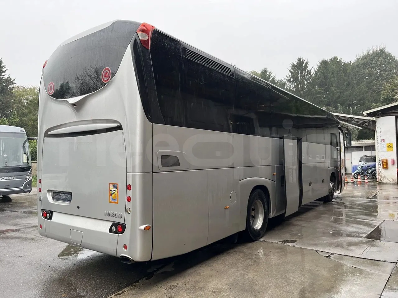 Iveco Magelys 5FR210 - Euro 5 - 331 kW - 12.254 mt - front door 2 open