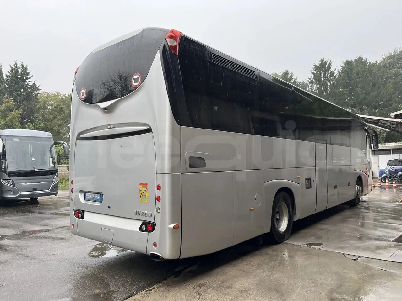 Iveco Magelys 5FR210 - Euro 5 - 331 kW - 12.254 mt - front door 3 open