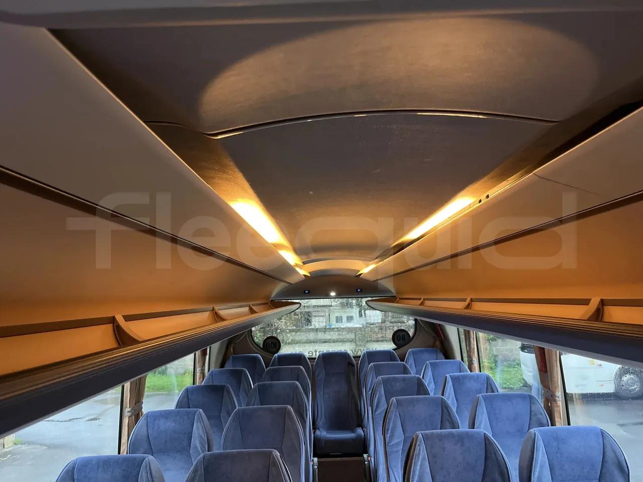 Iveco Magelys 5FR210 - Euro 5 - 331 kW - 12.254 mt - overhead compartments photo