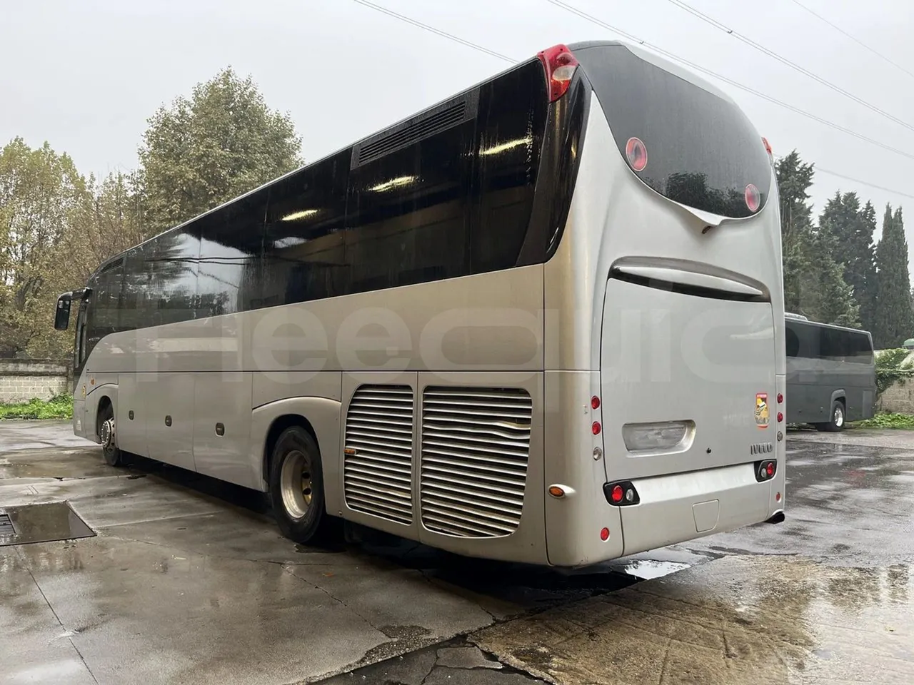 Iveco Magelys 5FR210 - Euro 5 - 331 kW - 12.254 mt - right side doors open