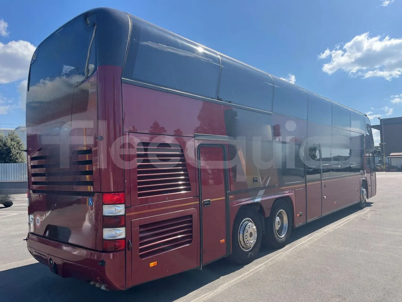 Neoplan 1122/3 L -EUR3 -390kW -13.79m - 3/4 right rear doors closed