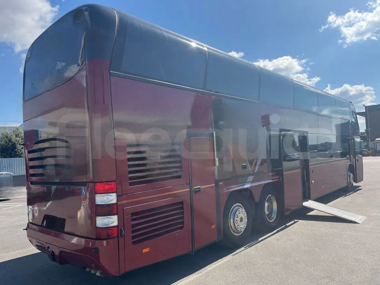 Neoplan 1122/3 L -EUR3 -390kW -13.79m - 3/4 right rear doors open