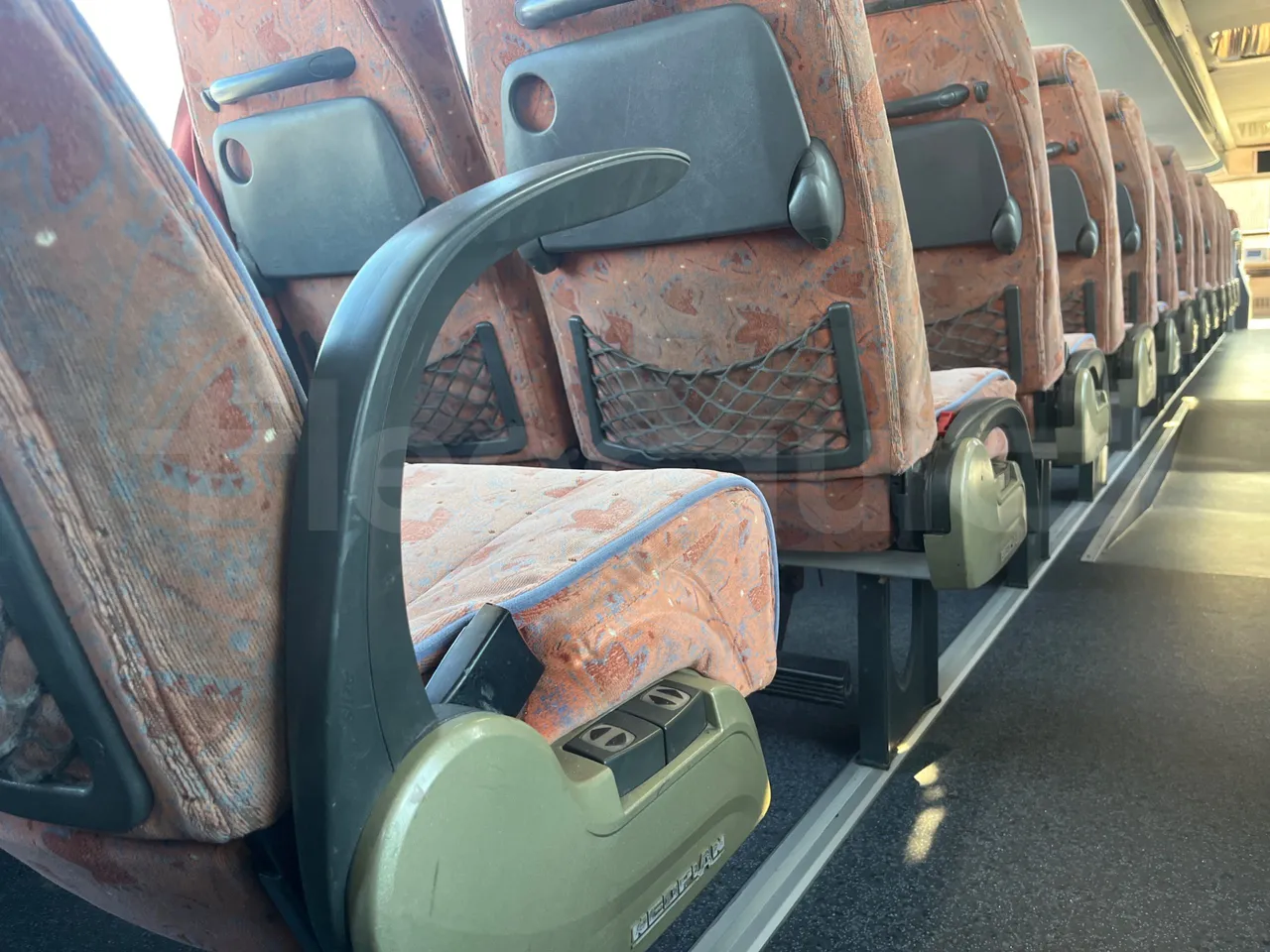 Neoplan 1122/3 L -EUR3 -390kW -13.79m - armrest detail photo