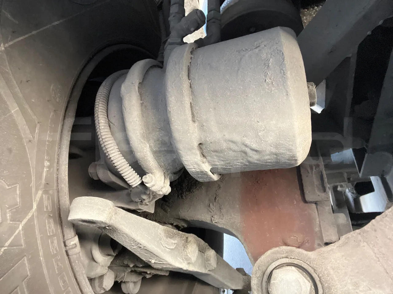 Neoplan 1122/3 L -EUR3 -390kW -13.79m - axel 3 caliper brakes right