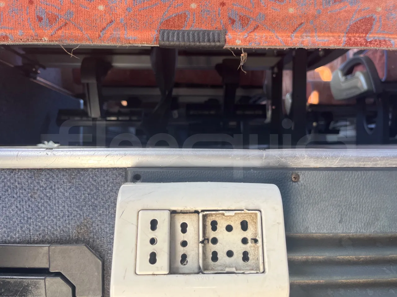 Neoplan 1122/3 L -EUR3 -390kW -13.79m - usb charging detail