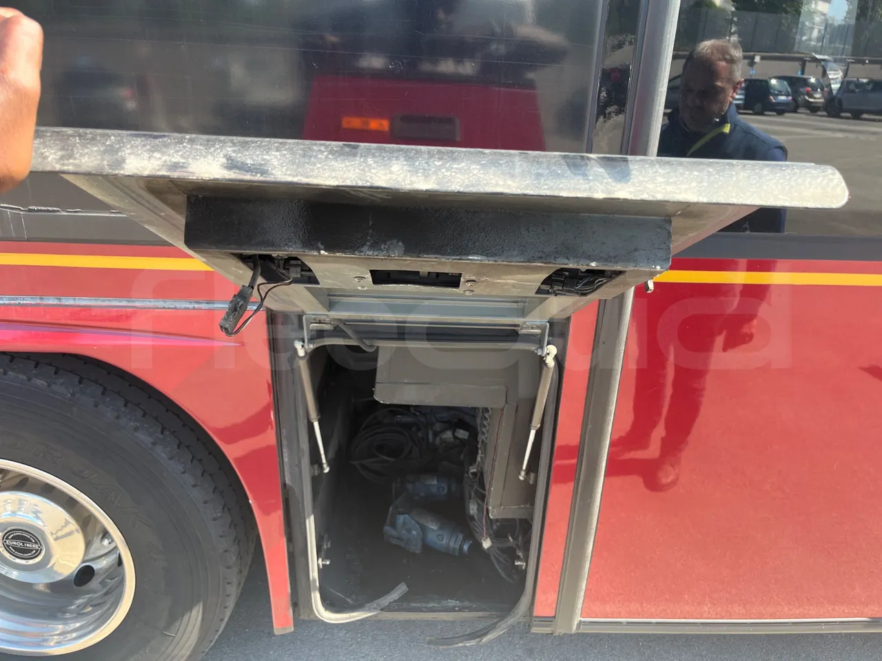 Neoplan 1122/3 L -EUR3 -390kW -13.79m - external compartments photo