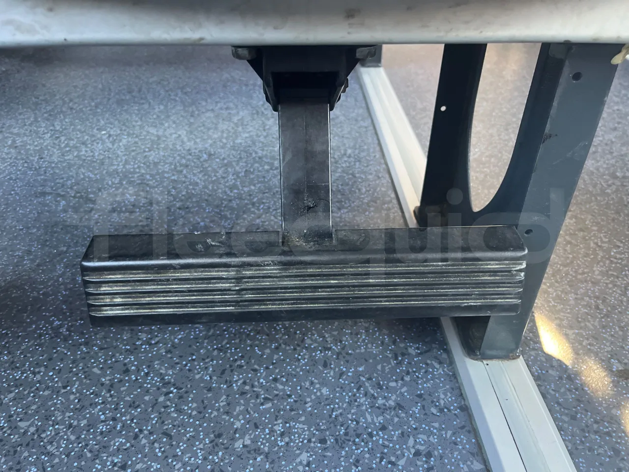 Neoplan 1122/3 L -EUR3 -390kW -13.79m - footrest detail photo