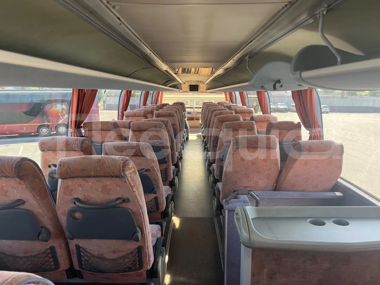 Neoplan 1122/3 L -EUR3 -390kW -13.79m - forward view middle aisle