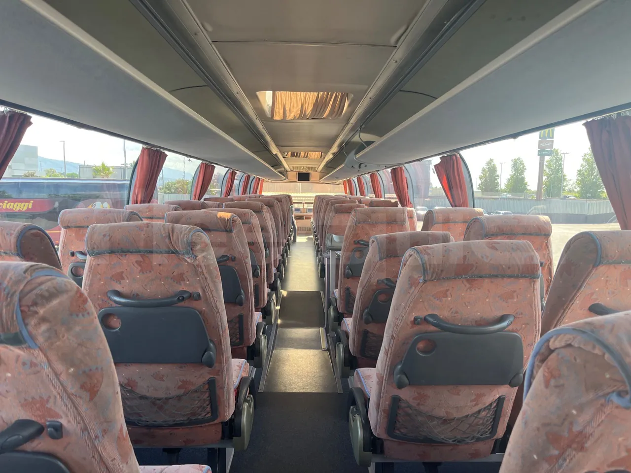 Neoplan 1122/3 L -EUR3 -390kW -13.79m - reverse view middle aisle